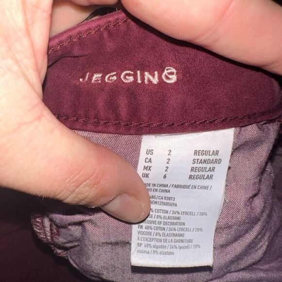 American Eagle size 2 maroon stretchy normcore jeggings - Picture 2 of 3